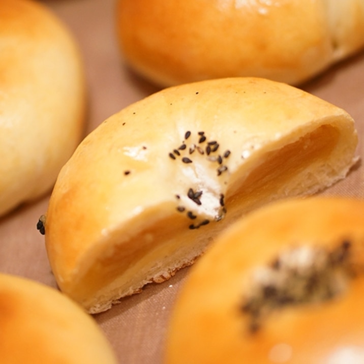 思わず目が丸!焼きいもクリームチーズあんぱん